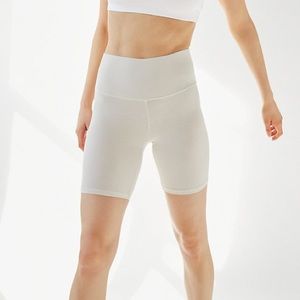 Aritzia TnaCHILL Atmosphere 7” Biker Shorts